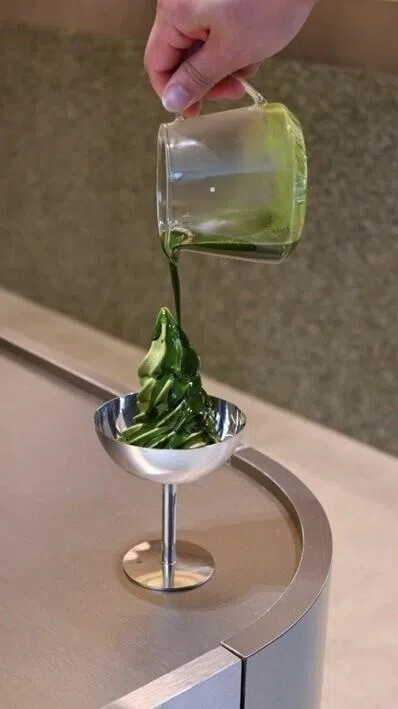 抹茶阿芙佳朵展现两种抹茶的不同风味层次。（餐馆提供）