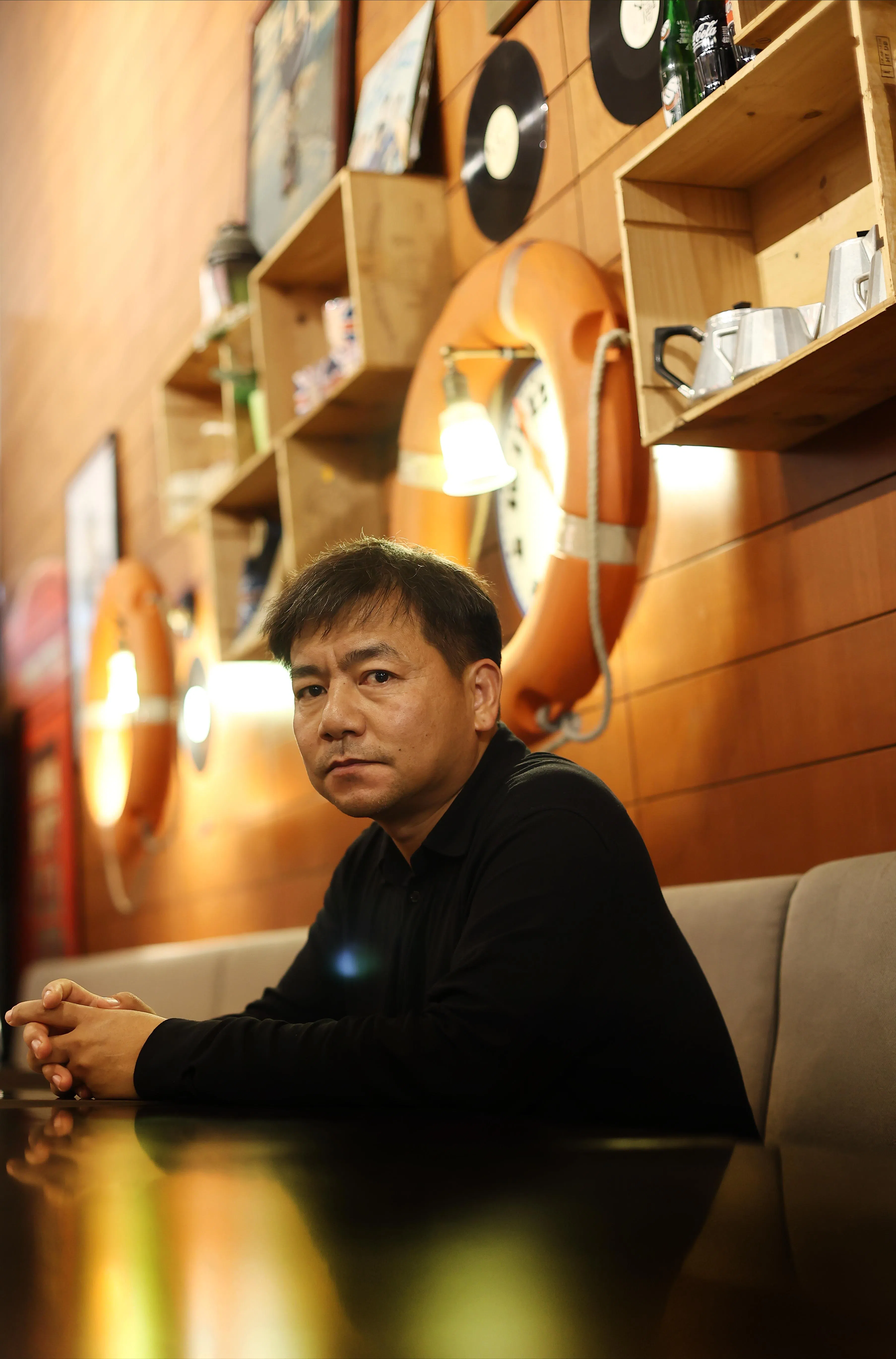 《我和你》导演魏阿挺还在找一名当年参与拍摄的新加坡同学。（陈渊庄摄）