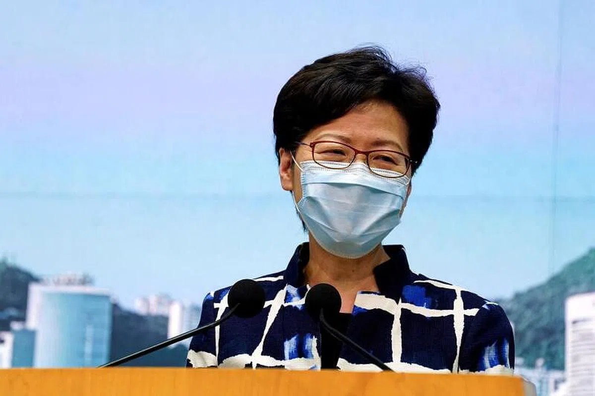 林郑月娥在1月27日的记者会上回应媒体时，笑言自己不是“动态清零”的“始作俑者”，任意认为林郑是要划清与“动态清零”政策的界限，以此表明她的“无奈”。（路透社档案照）