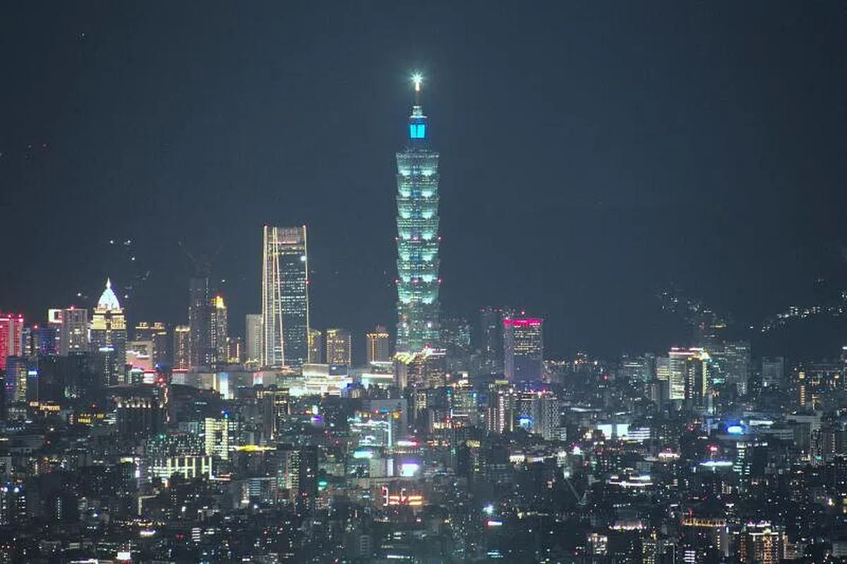 从台北观音山拍摄的台北市区夜景。（法新社）