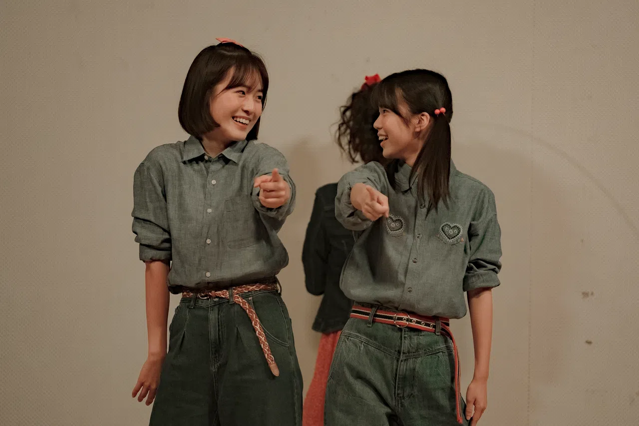 这段持续30年的友谊从小学开始，两个女生一同成长，共创许多回忆。（Netflix提供）