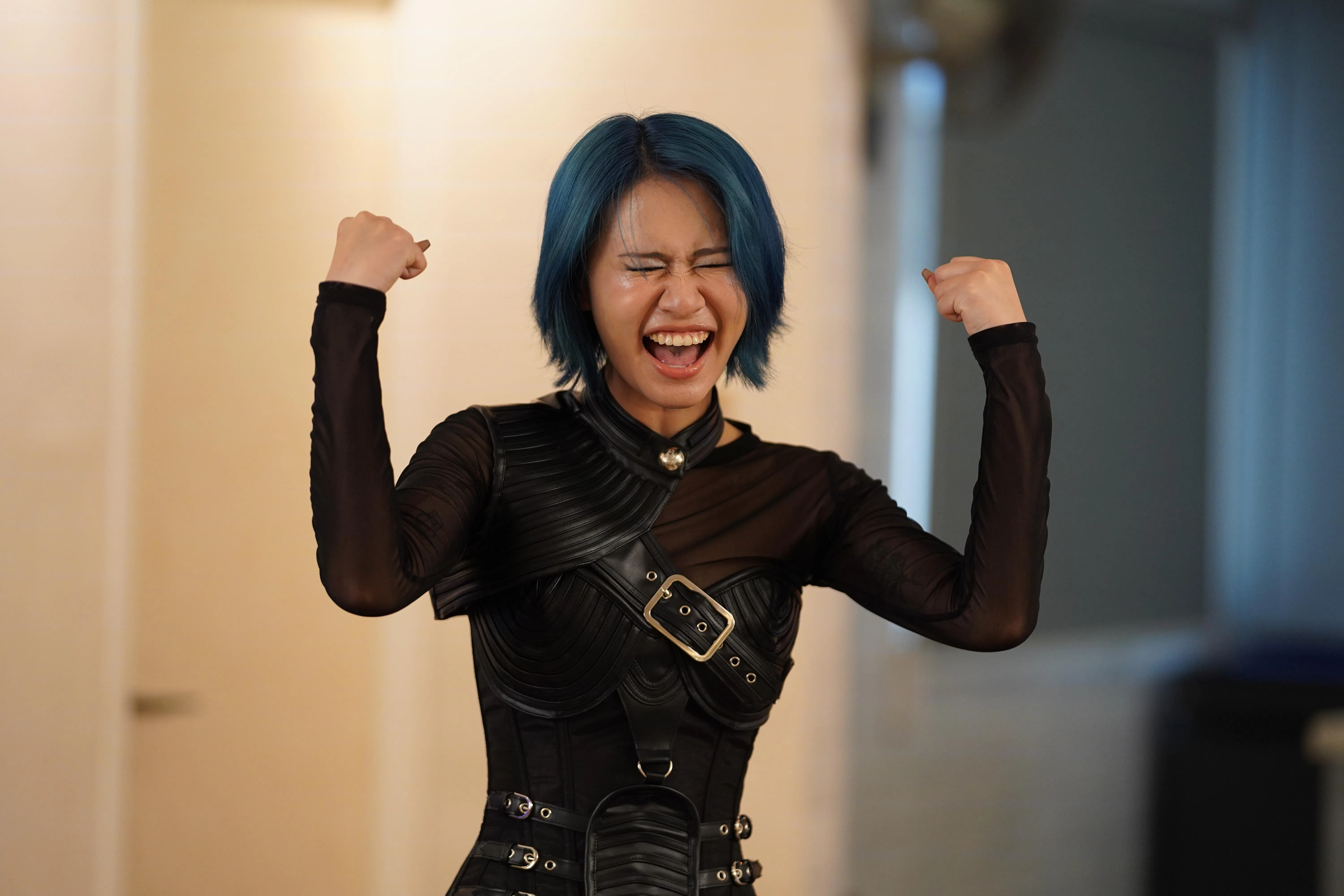 在《我的女友是外星人》中，Rurusama饰演的外星人特工蕾拉在“发电”时，头发飞起来的特效，是靠AI技术完成。（金刚媒体提供）