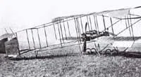 1911年3月16日，比利时飞行员克里斯蒂安斯（Joseph Christiaens）驾驶飞机，从马场起飞。（取自新加坡民航局网站）