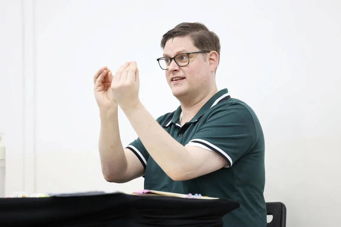 导演费尔指出，《魔笛》之所以经久不衰，正是在于它同时容纳了童话、成长、情感等多重层次，让很多人可以在不同层面上理解它。（何家俊摄）