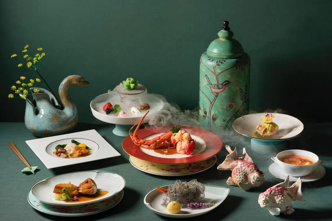 玉楼限定主题套餐“风火走过岁月”的七道式晚餐品鉴菜单。（餐馆提供）