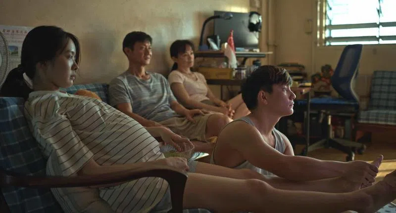 四个“陌生人”因为各种原因成为了复杂的重组家庭。