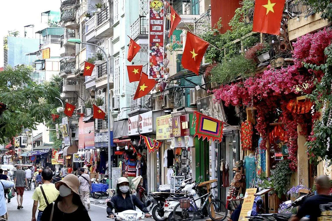 越南旅游复苏，中产阶层持续扩大，消费市场的重要性日益提升。（严宣融）