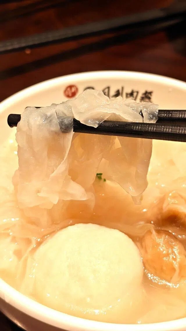 不包裹肉馅的纯燕丝，可品尝到燕皮的滑嫩爽脆。（陈爱薇摄）