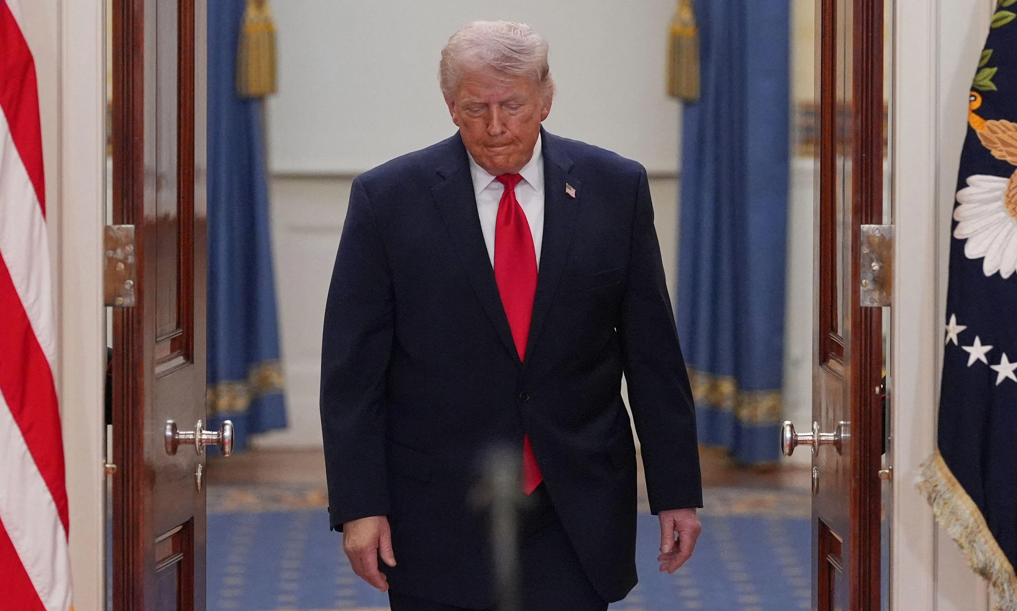 美国总统特朗普在讲话中，主要宣称自己的战果，并未明确说明战争结束的具体条件。（法新社）