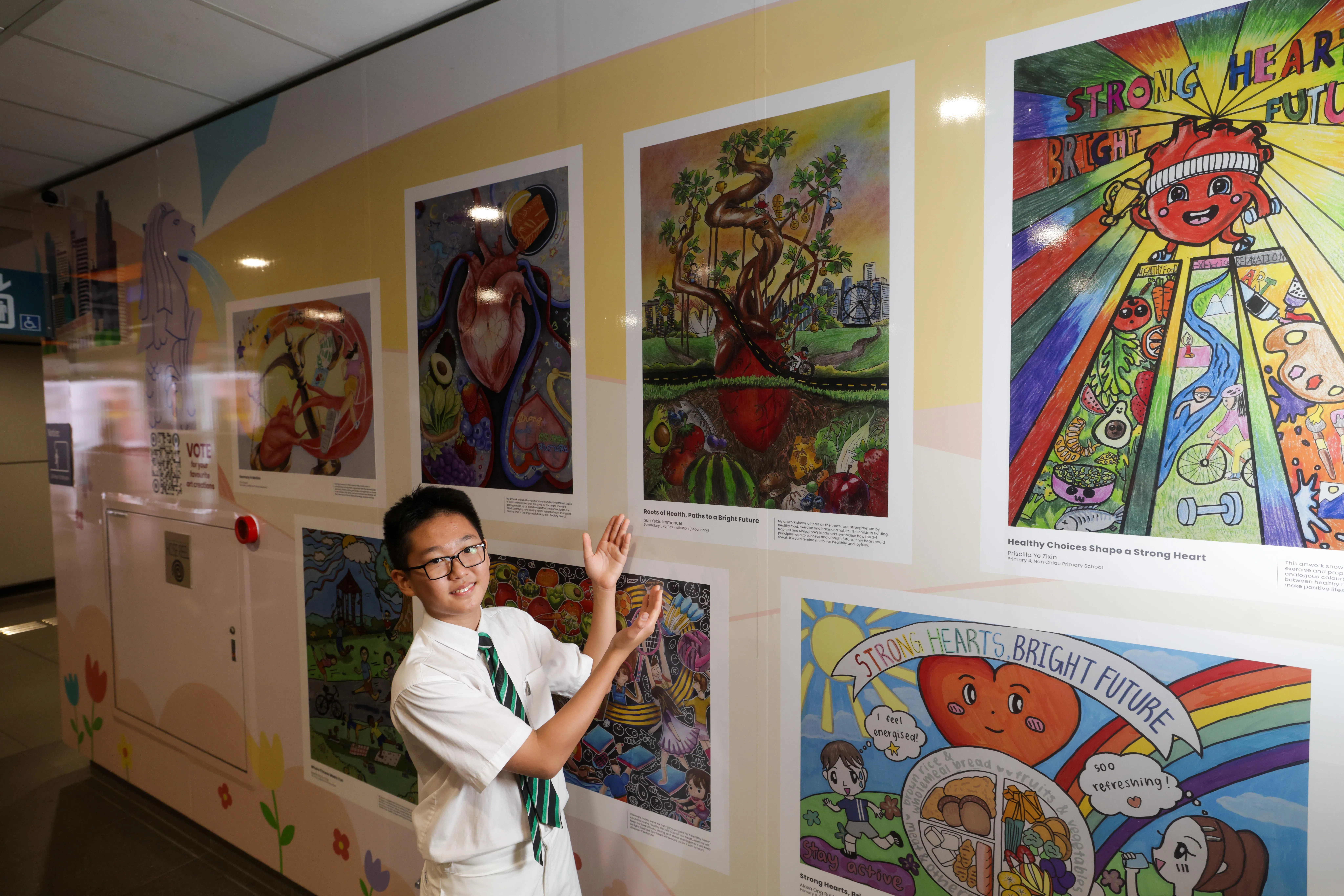孙业修的参赛作品“健康之根，未来之路”展现了健康饮食、规律运动等如何让心脏变得强壮，从而滋养生命之树。（吴先邦摄）
