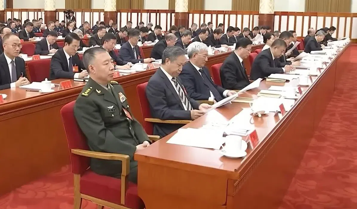中国陆军政委陈辉（前排左一）出席了今年10月的中共四中全会。（央视新闻联播截图）
