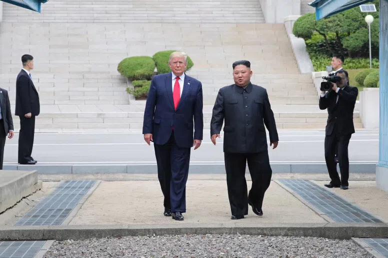 2019年6月，特朗普和金正恩在板门店会晤。（取自特朗普Truth Social）