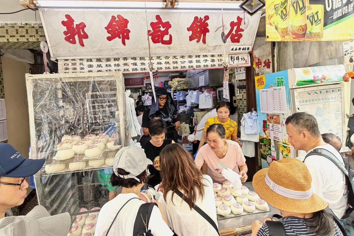 郭锦记创立于1972年，每逢一年一度的太平清醮，家族便会出动二三十名成员参与其中。（陈爱薇摄）