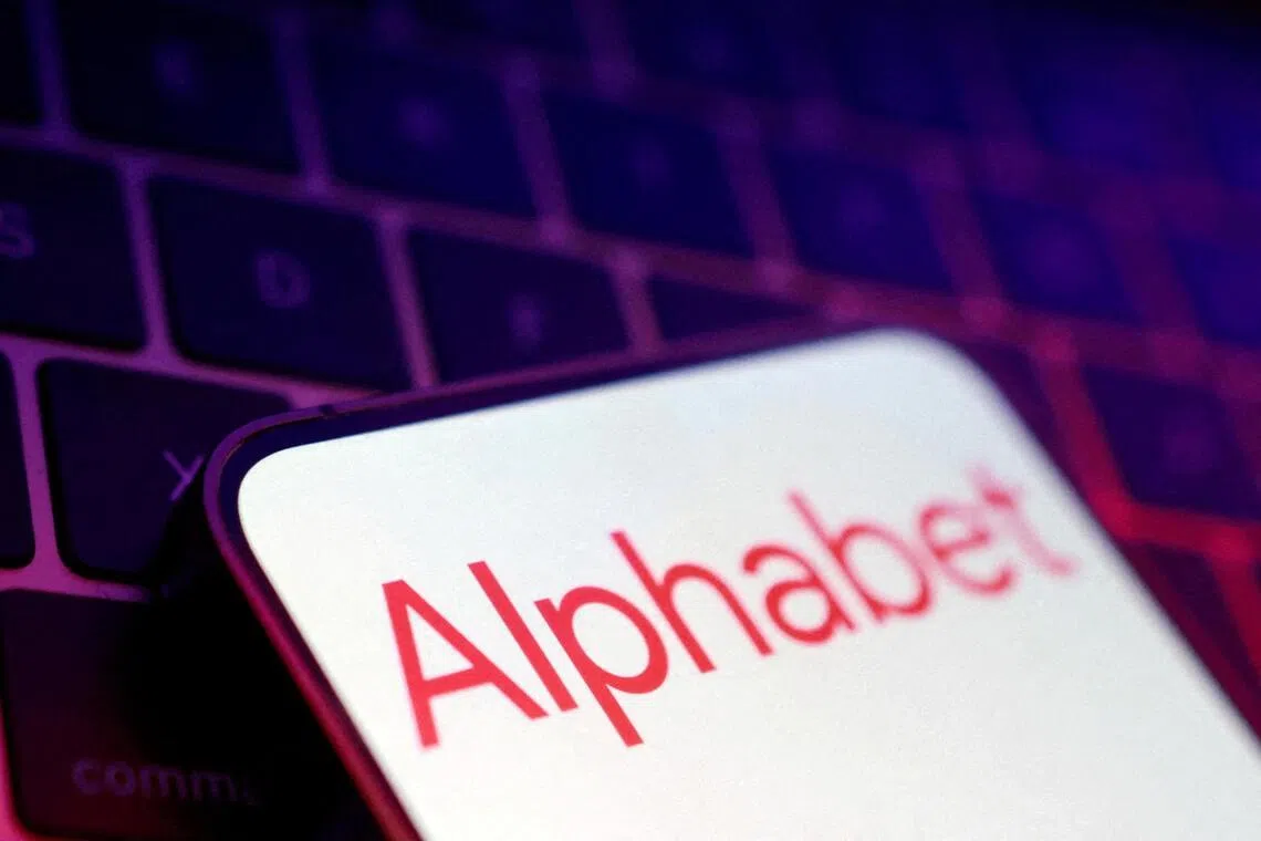 Alphabet为了应付庞大的资本支出，它不仅需要大举筹资，也得缩减自家股回购规模，将更多资金用来购买人工智能相关硬件设备。（路透社）