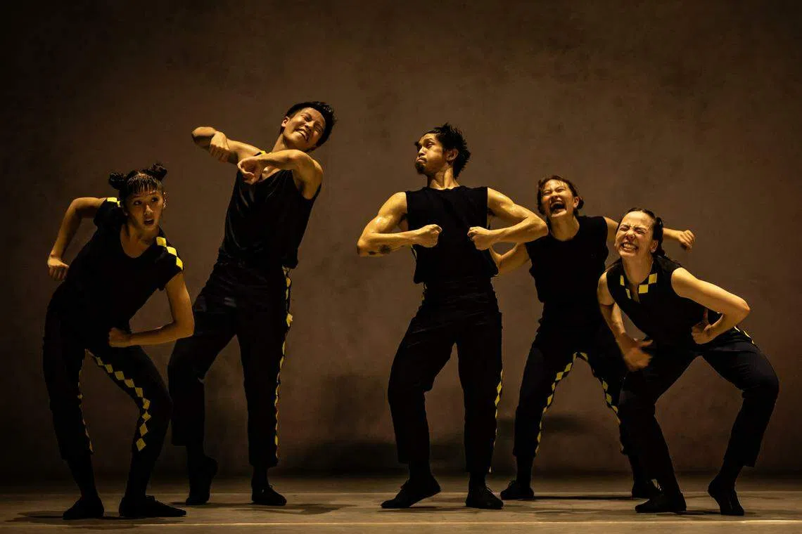 《马勒伯朗什——丑角群》（Malebranche — Harleking Multitude）作品灵感源自意大利16世纪中期的艺术喜剧。（人·舞团提供）