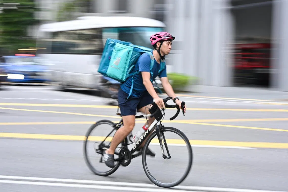 Deliveroo答复《联合早报》询问说，将直接联系相关人员说明支持措施，确保流程符合本地法规和公司政策。（档案照片）