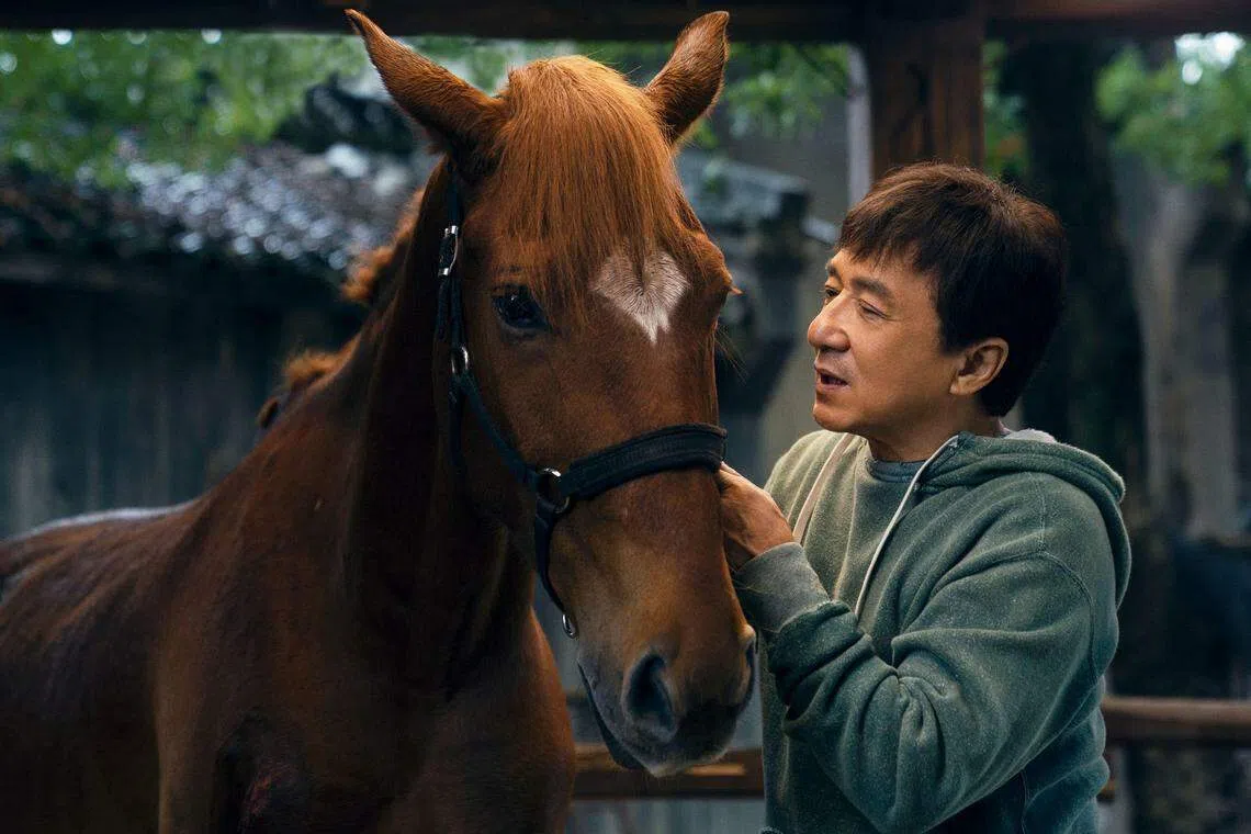 电影《龙马精神》里的成龙要把马儿栽培成动作明星。（邵氏机构提供）