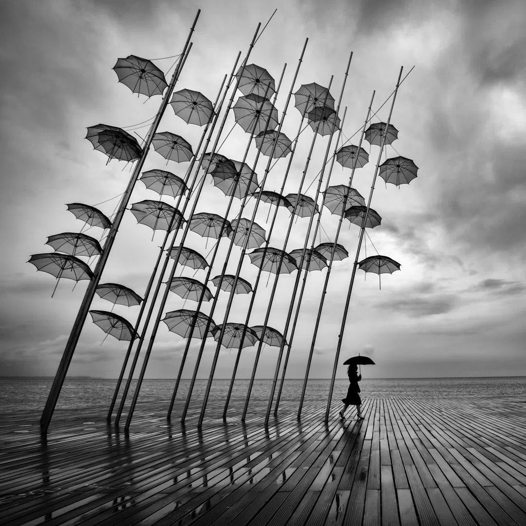 黑白公开组GPU银奖：塞萨洛尼基（Thessaloniki） ／Eva Lambropoulou（希腊）（新加坡摄影学会提供）