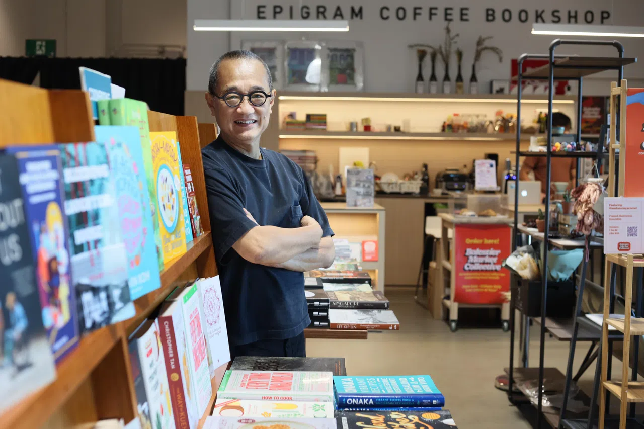 黄为忠认为书籍需要实体书店才能有效推广。（龙国雄摄）