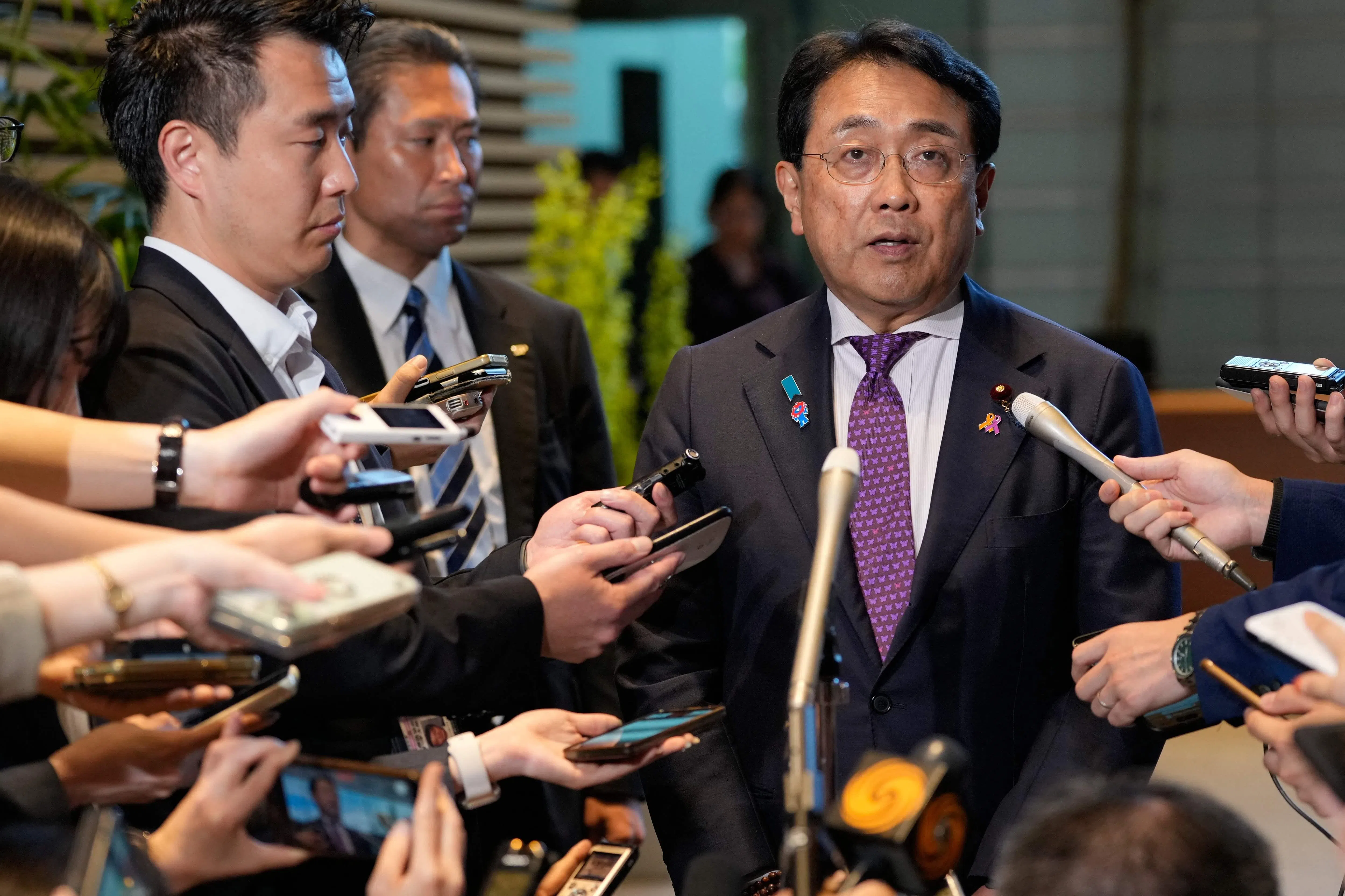 日本首席贸易谈判代表赤泽亮正称“理解书面文件的重要性”，但他说，美国与欧盟和韩国达成的协议也没有书面文件。（法新社）