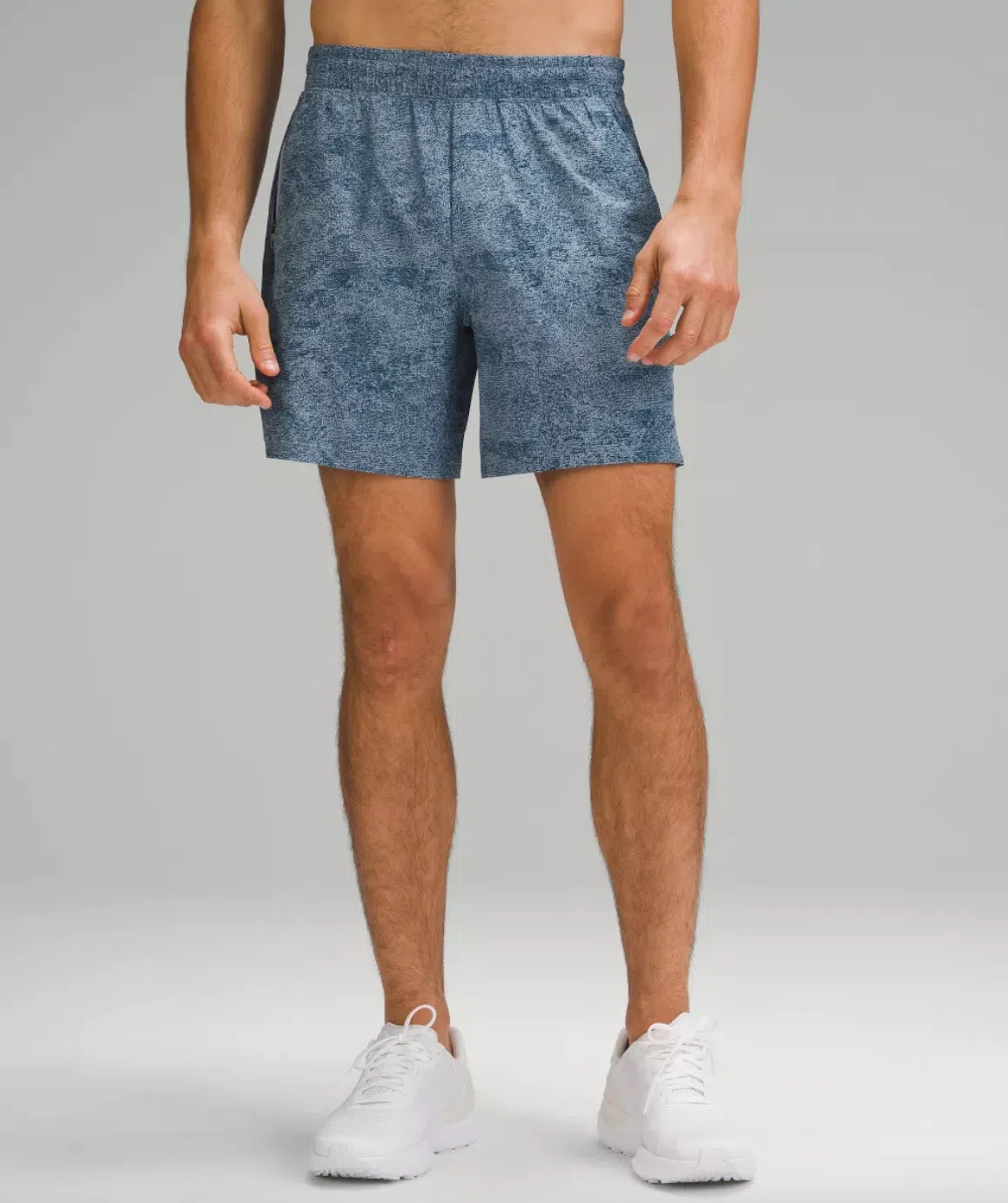Lululemon以快速挥汗防臭的创新面料，打造男装运动裤Pace Breaker。（品牌提供）