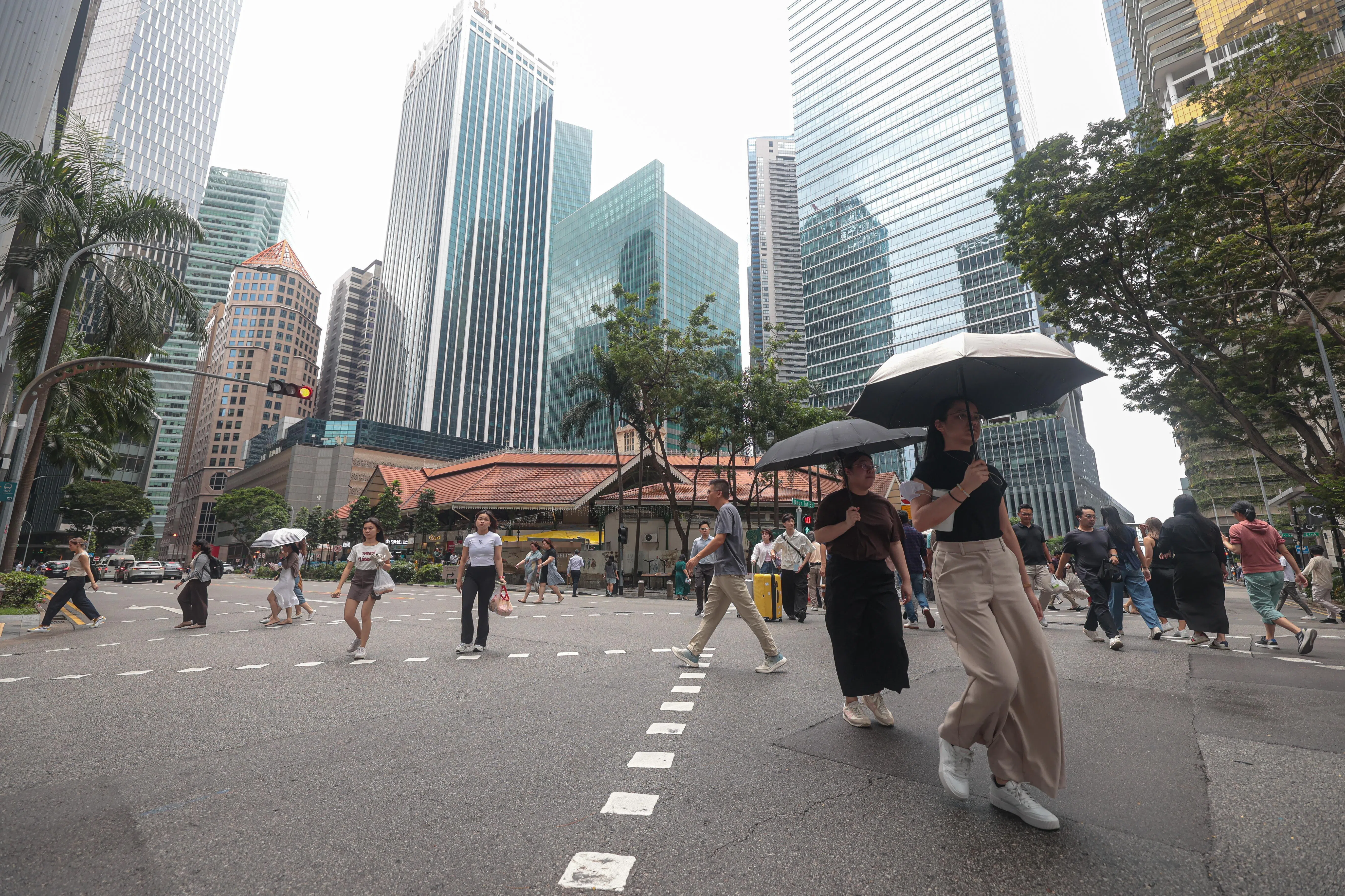 尽管外部环境充满挑战，我国经济依然强韧。黄总理说，我国在今年上半年取得良好的增长，预计接下来也会有不错的表现。（档案照片）