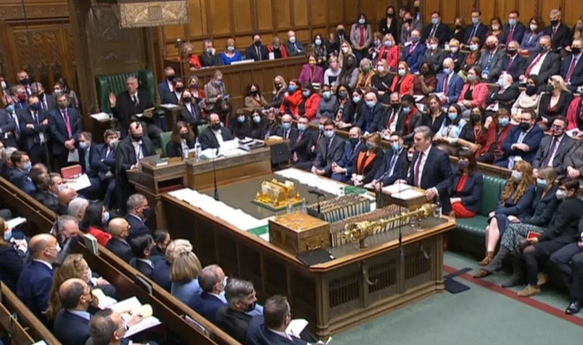 要启动针对首相约翰逊的不信任动议表决，英国议会需要54名保守党议员呈交有关不信任动议的信件。（法新社）