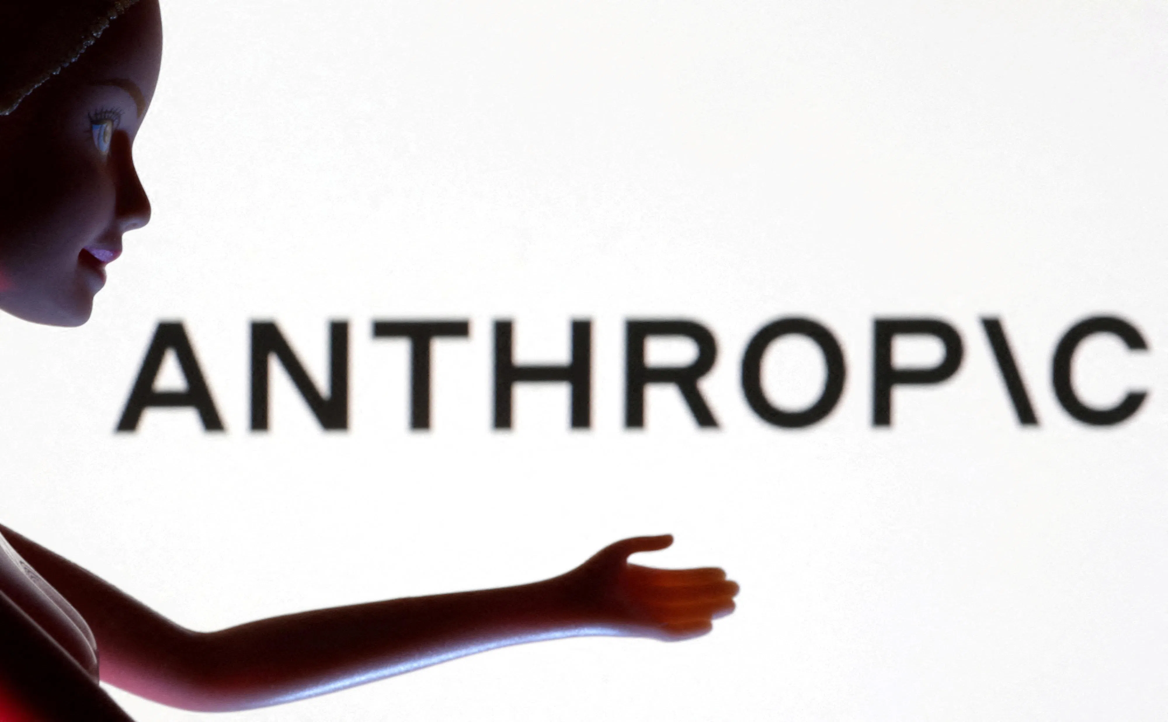 引发最新一轮恐慌的导火线，是人工智能公司Anthropic推出的一款新工具插件。这个插件是以它的Claude大型语言模型为基础，能够自动处理法律文件、市场营销、销售支持，以及数据分析等多种任务。（路透社）