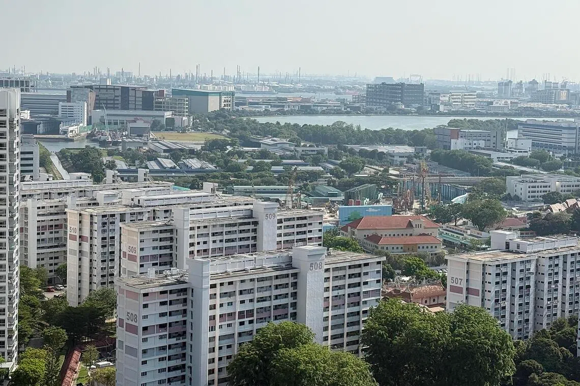 国家发展部长徐芳达说，鉴于需求持续强劲，建屋局在2025年至2027年间推出的预购组屋单位，供应量很可能超过5万5000个。（档案照片）