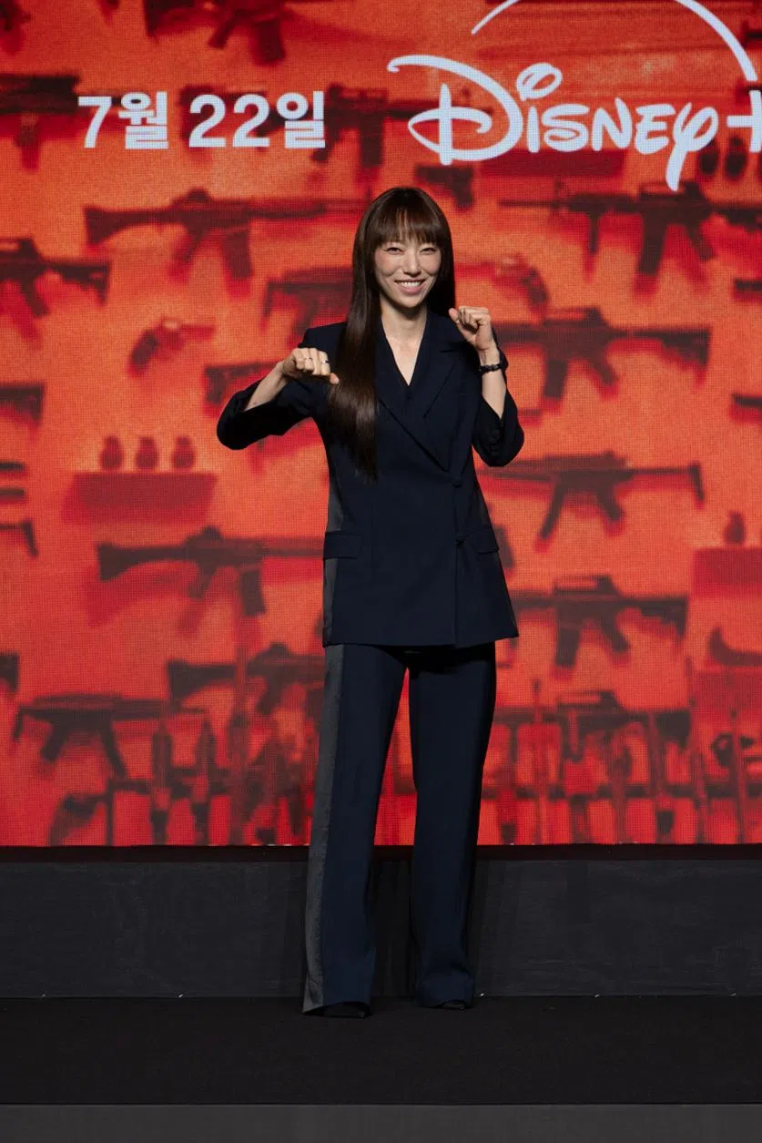 金海娜在剧中饰演顶级女杀手，表现亮眼。（Disney+提供）