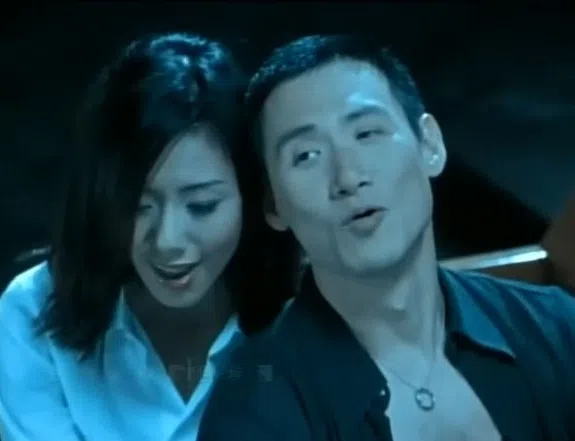 高慧君（左）和张学友合唱情歌《你最珍贵》，堪称男女对唱经典。（互联网）