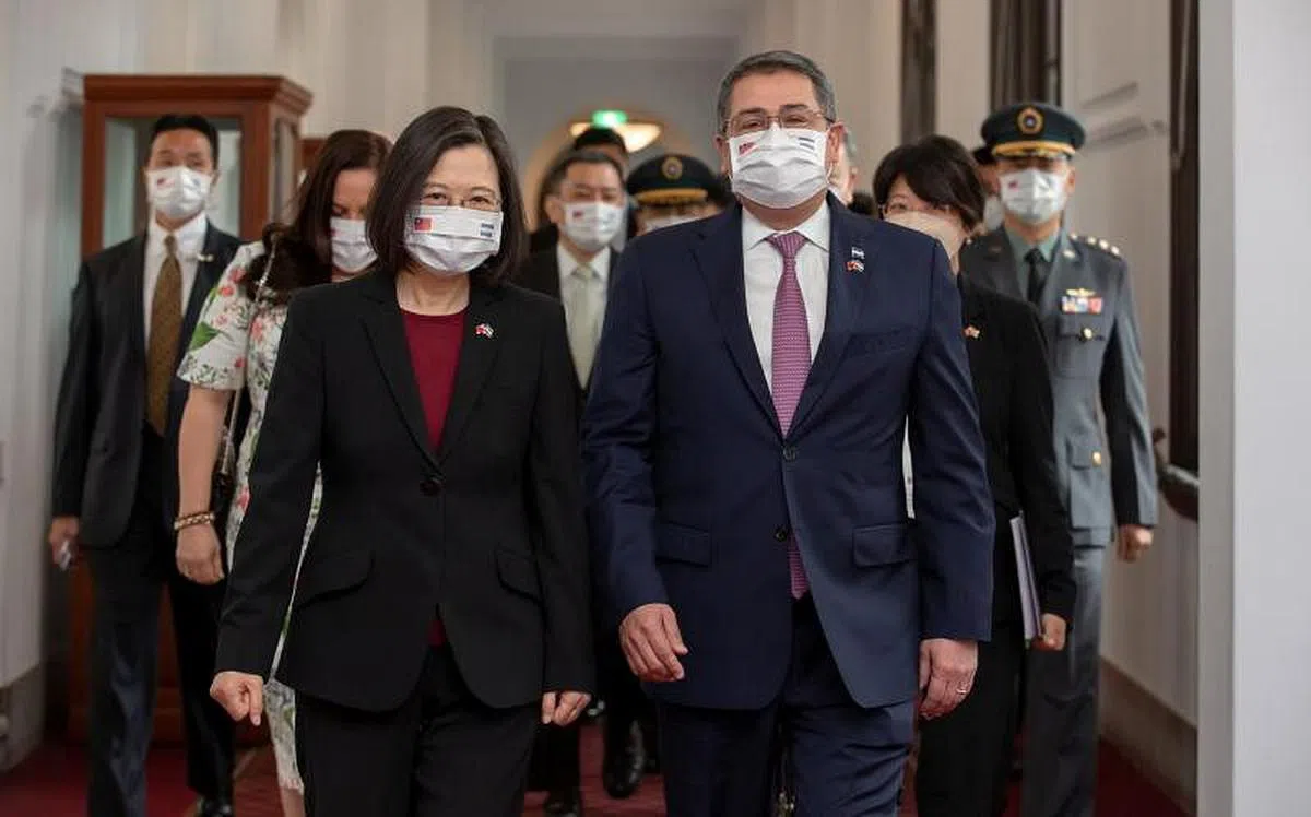 现任洪都拉斯总统埃尔南德斯11月13日到访台湾与总统蔡英文见面。（路透社）