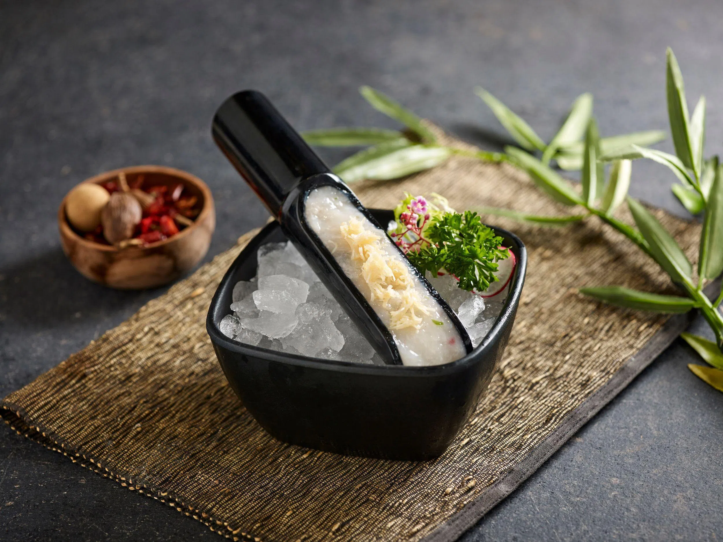 品乐锅的干贝海鲜滑，弹牙鲜甜。（餐馆提供）