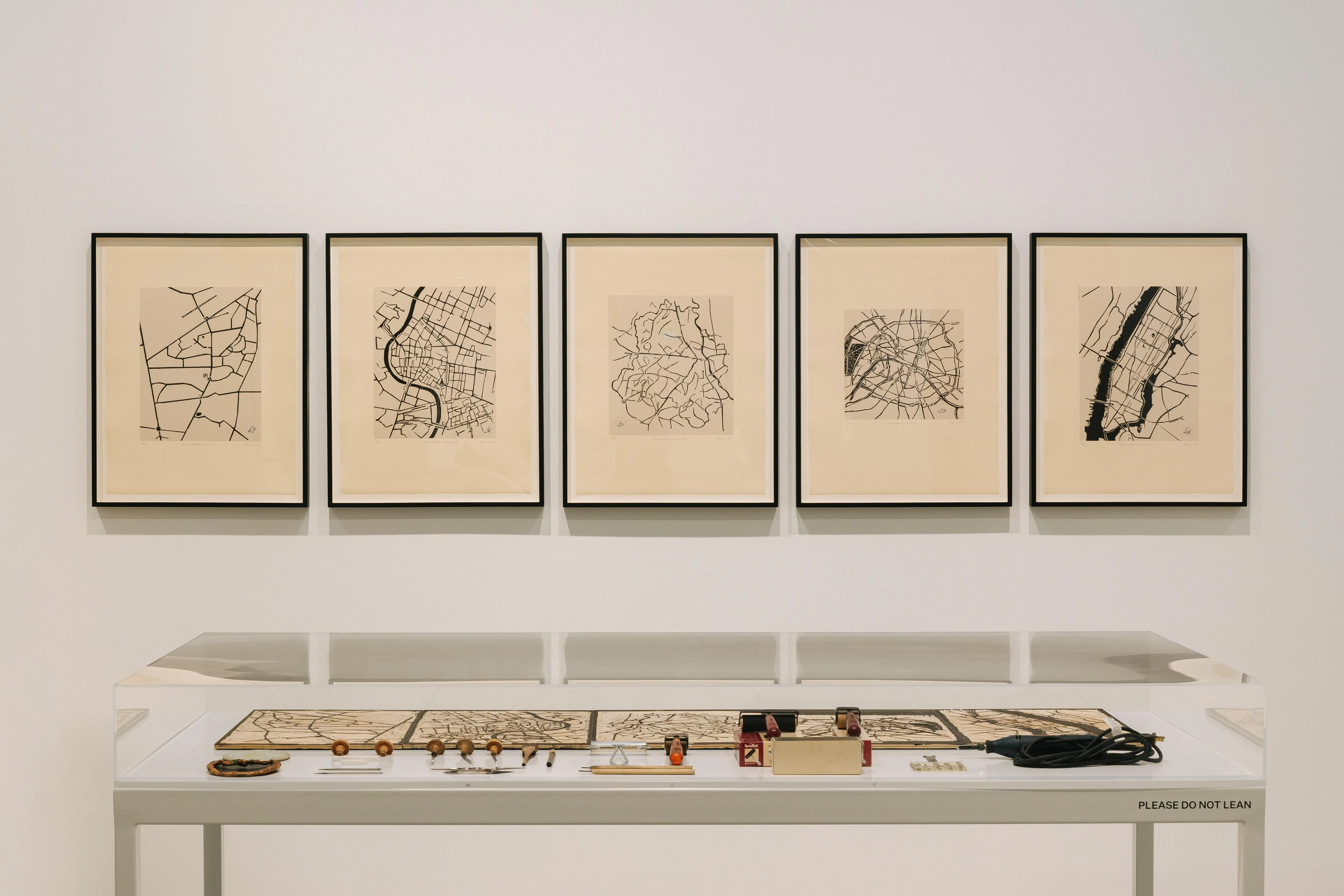 扎里娜工作室的版画原版与工具展出。（STPI提供）