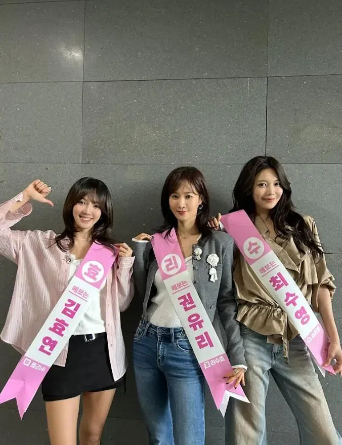 韩国女团少女时代成员孝渊（左起）、俞利和秀英在YouTube频道节目《孝渊的Level Up》中合体。（取自《孝渊的Level Up》YouTube）