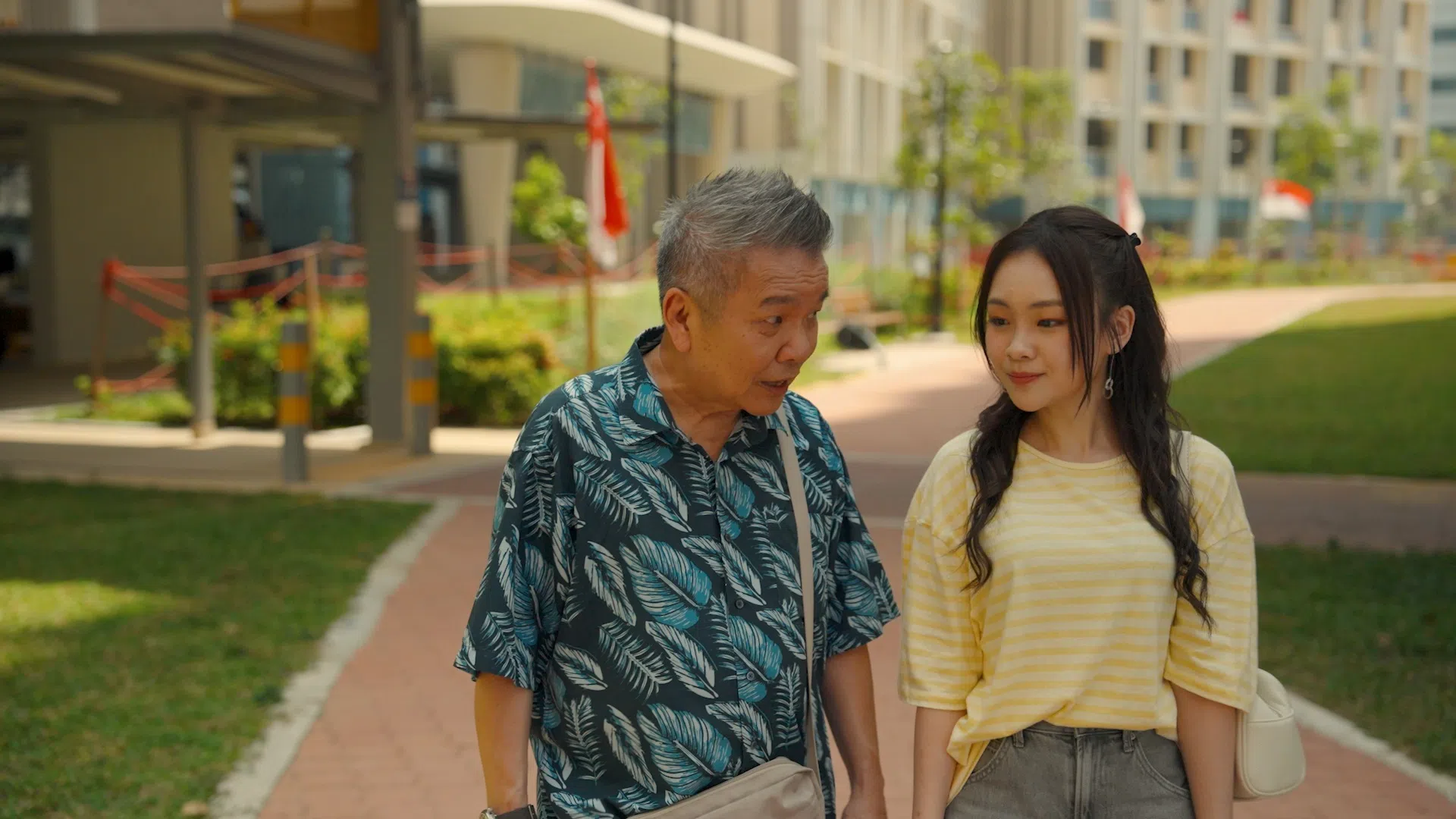 陈建彬（左）和王依婷在《阿公出一支嘴》中饰演祖孙。（新传媒提供）