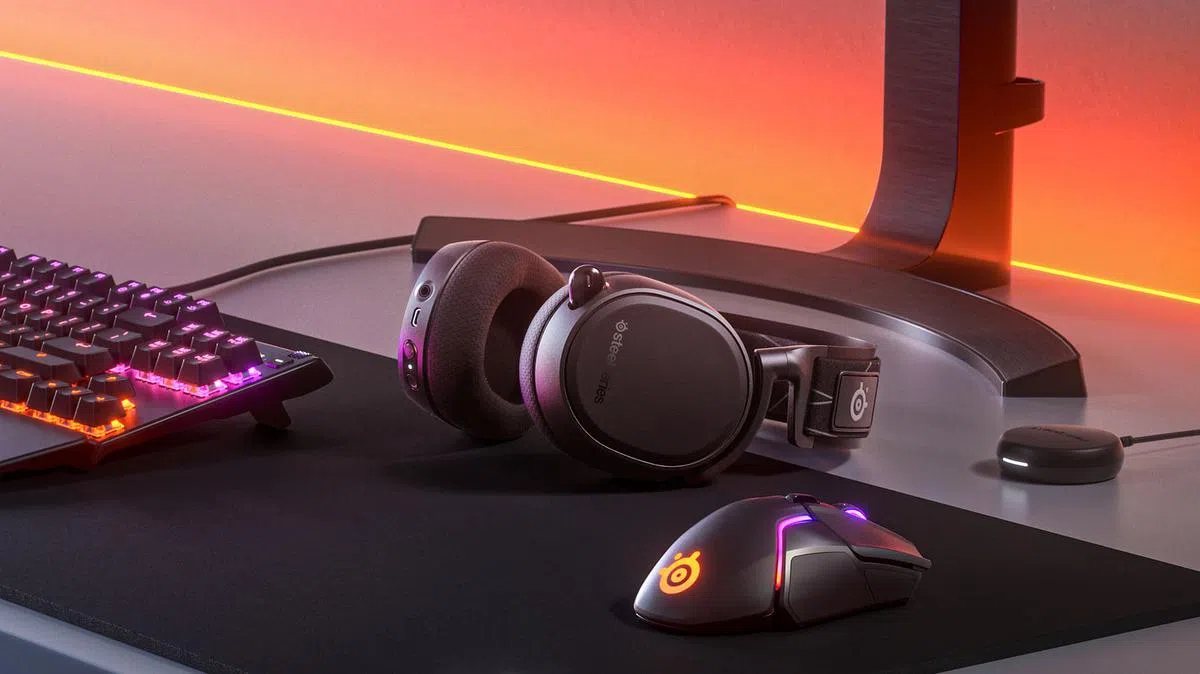 Arctis 9无线游戏耳机在质材、音效、电池续航等有不俗表现。