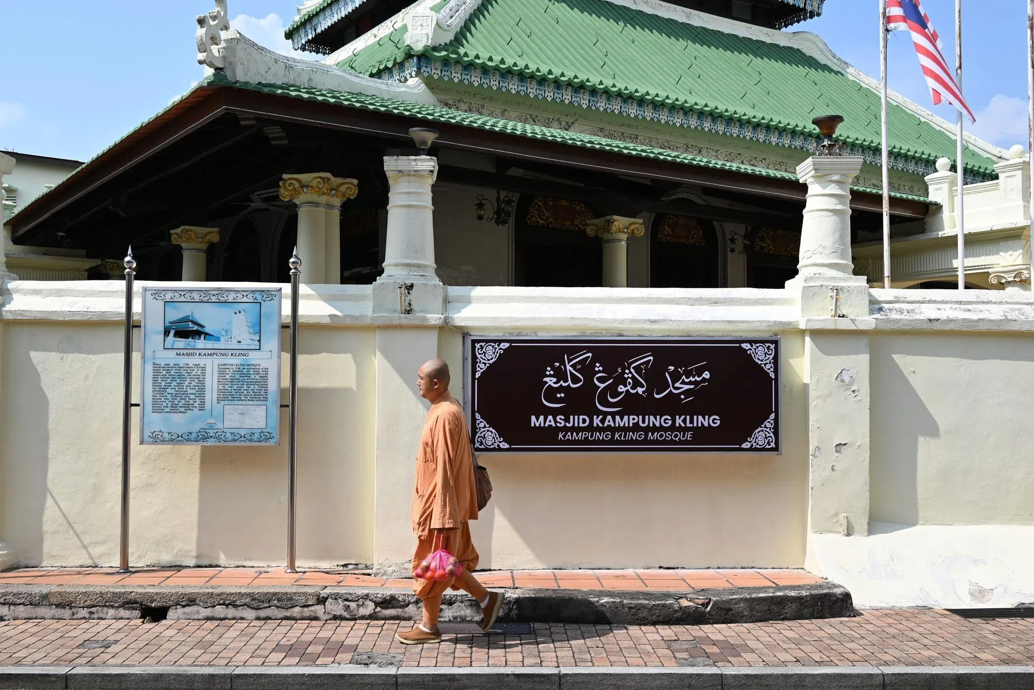甘榜吉宁清真寺融合中印马建筑风格。（陈永安摄）
