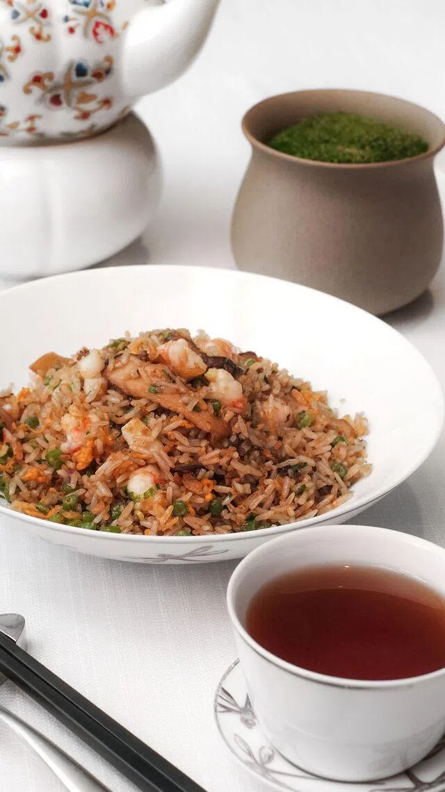 七道蔬食与主食，宾客可任选一道。（餐馆提供）