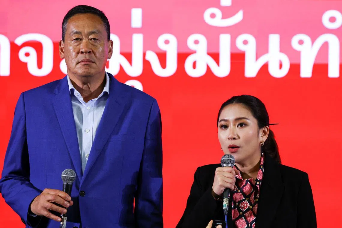 分析认为，如果披塔无法成功任相，为泰党可能会提名佩通坦（右）或社德他（左）为首相候选人。（路透社）