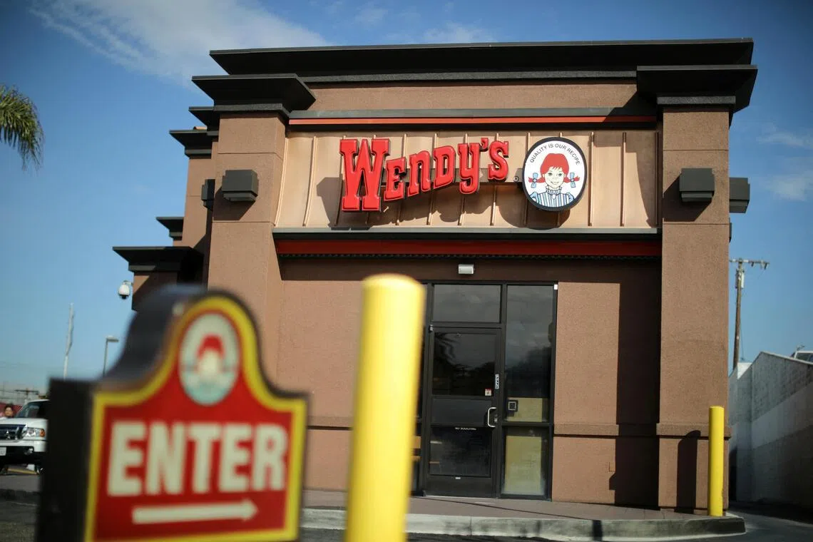 目前亿万富豪佩尔茨与他的Trian Fund Management，总共持有Wendy’s的大约16%股份，同时也在董事会中占有席位。（路透社）