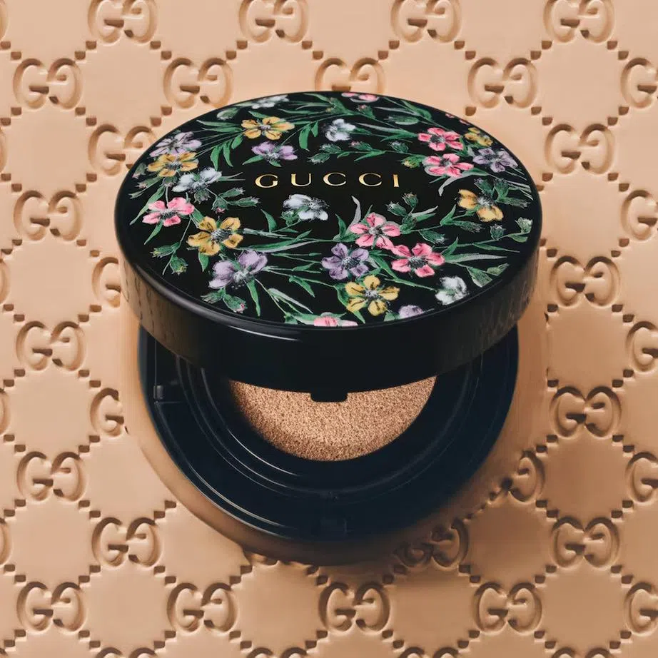Gucci Beauty推出Éternité de Beauté气垫粉底采用优雅花园系包装。（取自品牌官网）