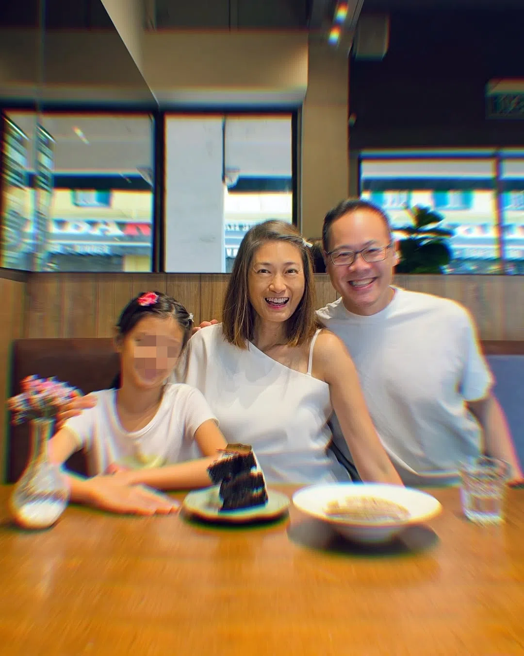 林晓佩（中）一家三口。（取自林晓佩IG）