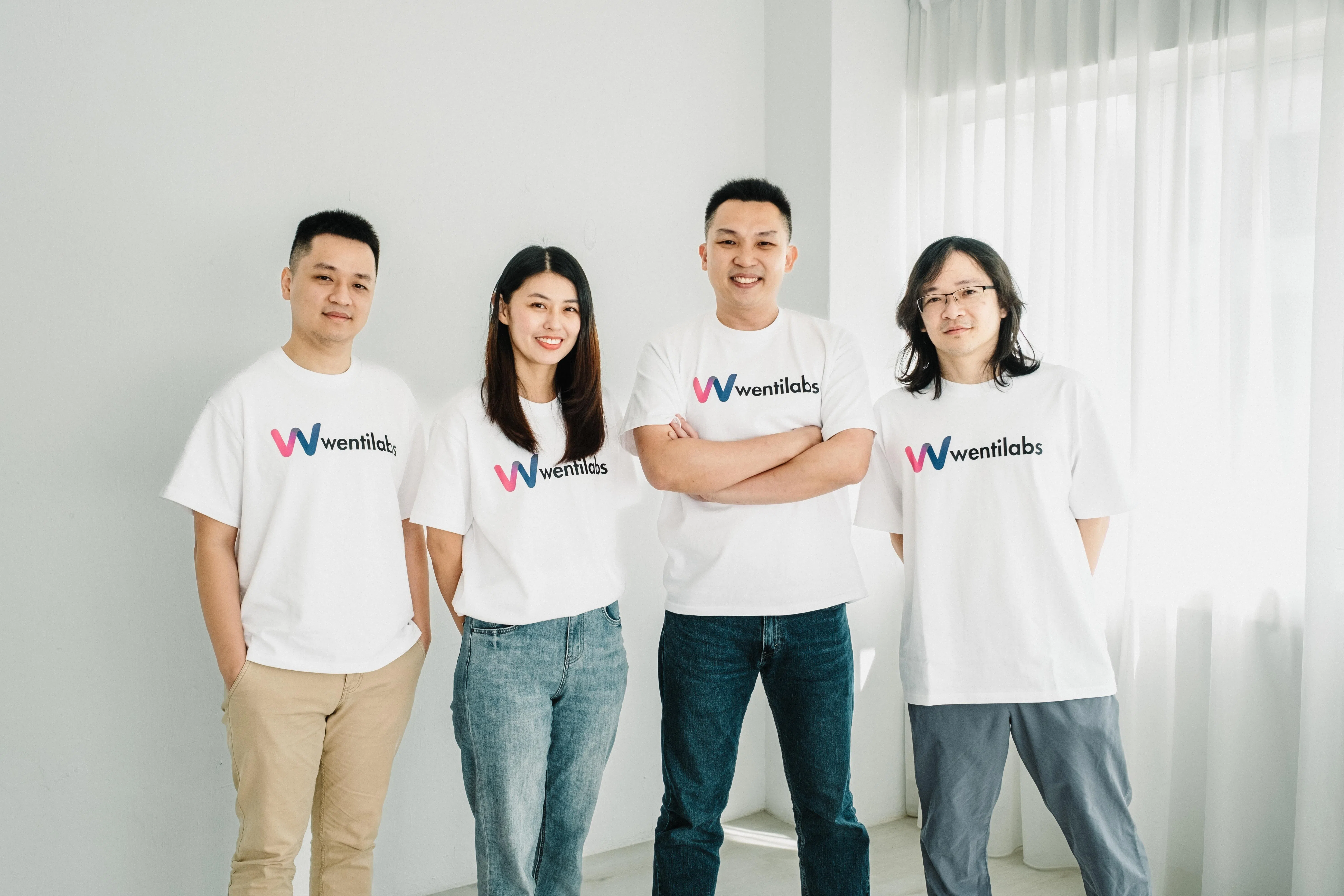 欧子敬（左三）与Nguyen Tu（左起）、江淑仪和郭扬彬在2023年一起创立Wenti Labs。（受访者提供）