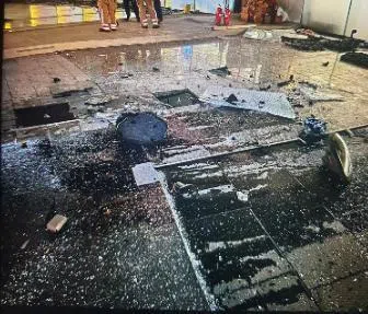 事故造成“财富之泉”的周边结构损坏，其中包括喷泉的地板受损（图），维修费用约为6万4580元。（取自法庭文件）