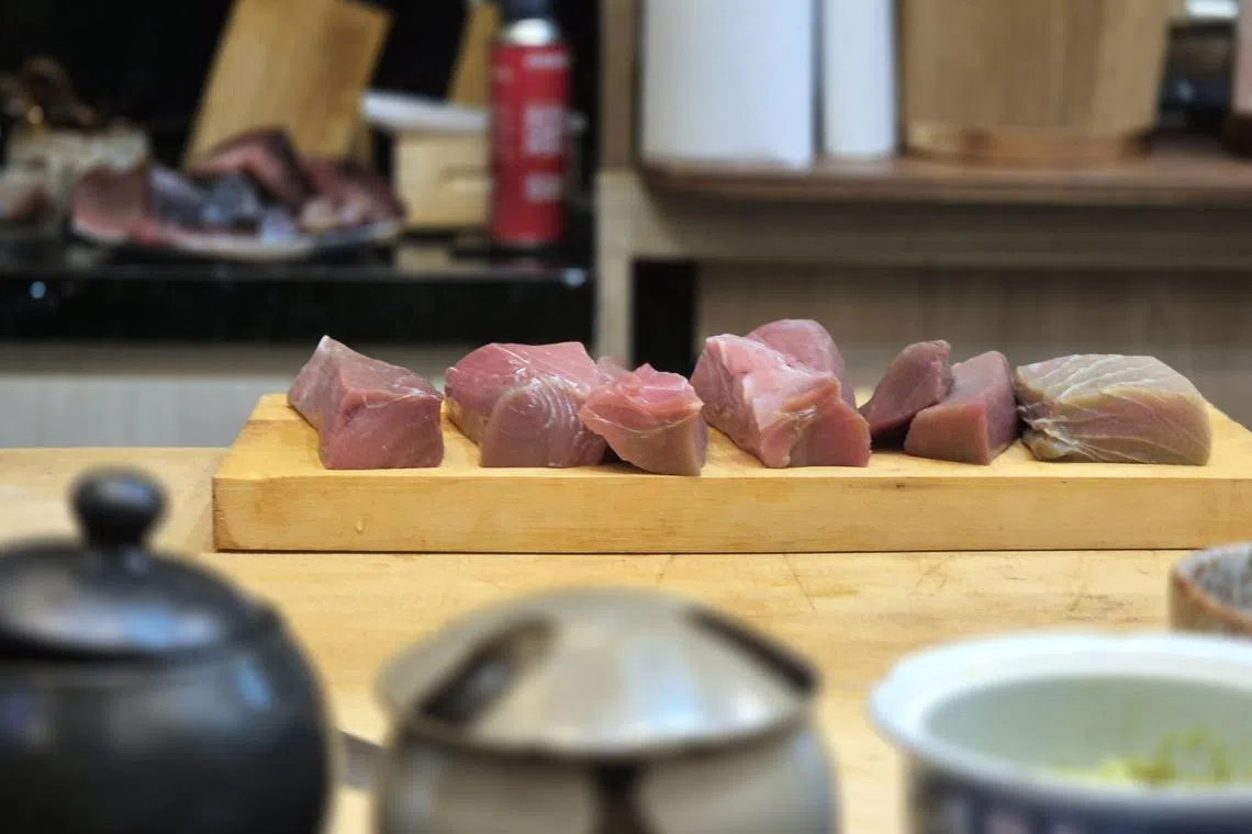 “吉祥”每周数次从日本渔港和农家进口最佳时令食材。（陈爱薇摄）