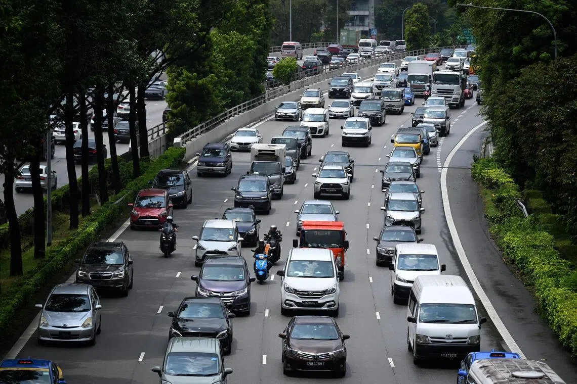 5月至7月的拥车证配额共计1万9052张，只比2月至4月的多228张，仅增加1.2％。（海峡时报）