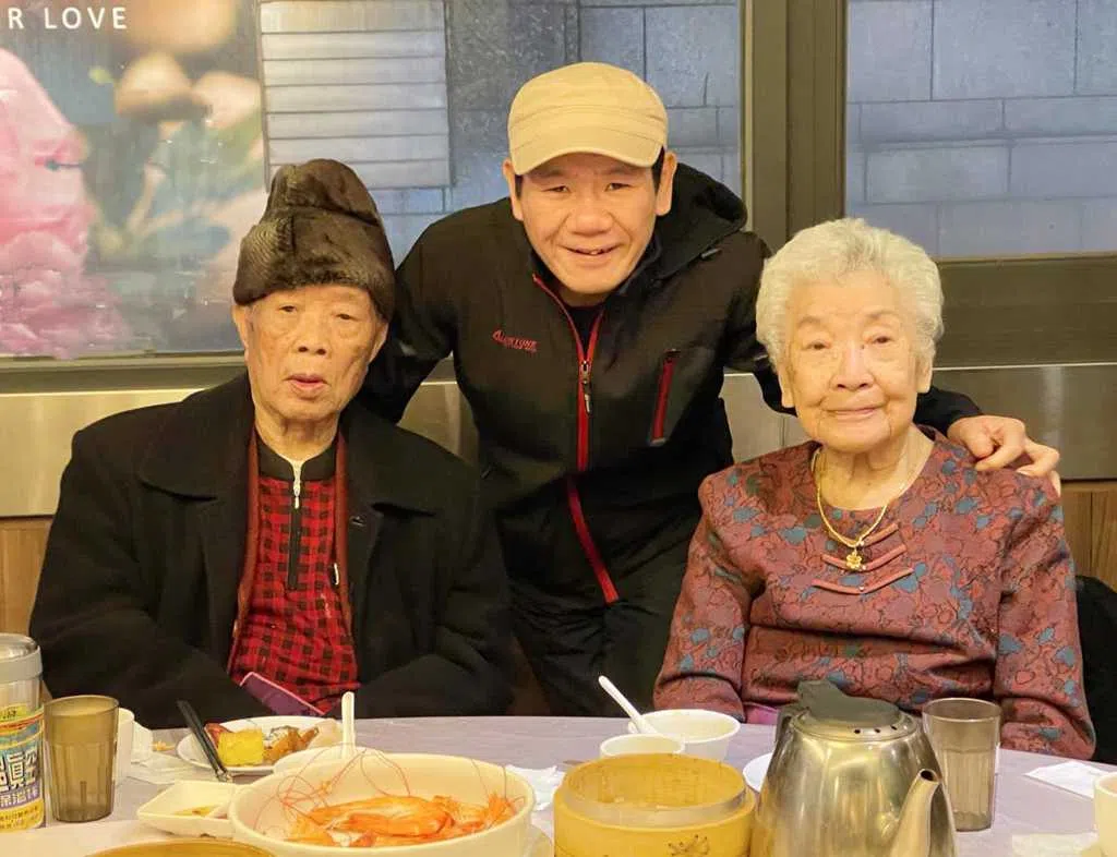 赵传2020年替父母庆祝结婚70周年纪念。（取自赵传脸书）