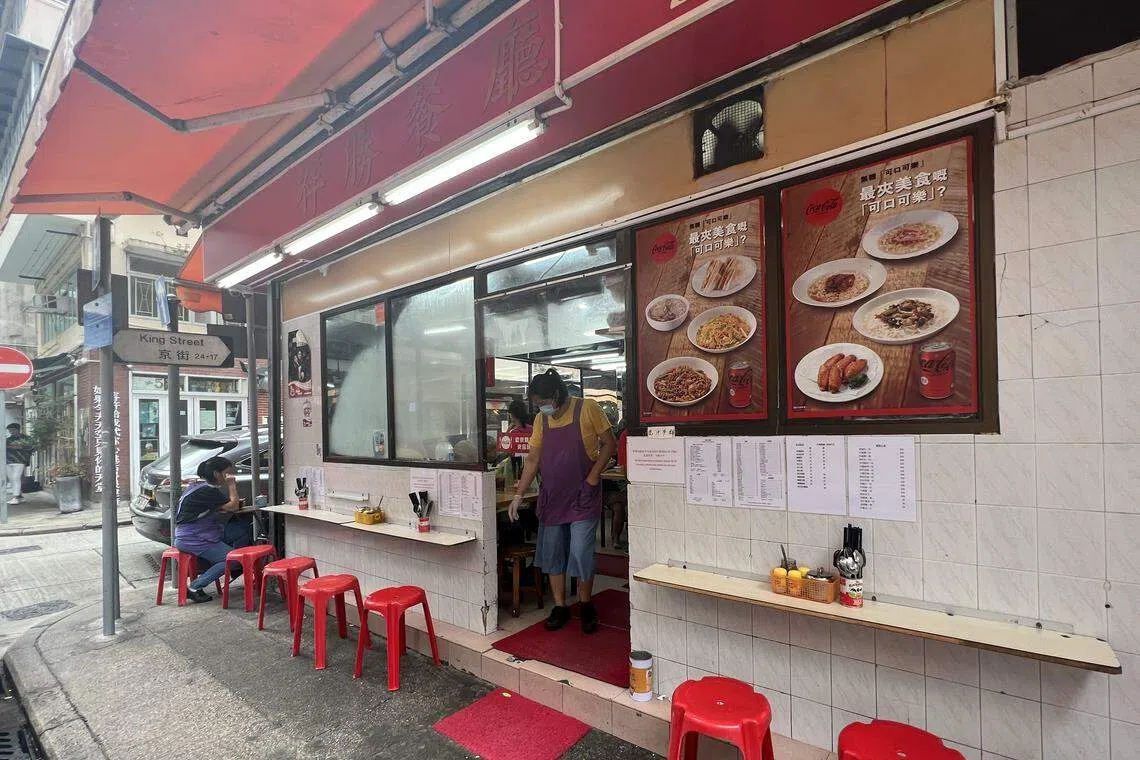 祥胜茶餐厅的碟头饭很受欢迎。（叶孝忠摄）