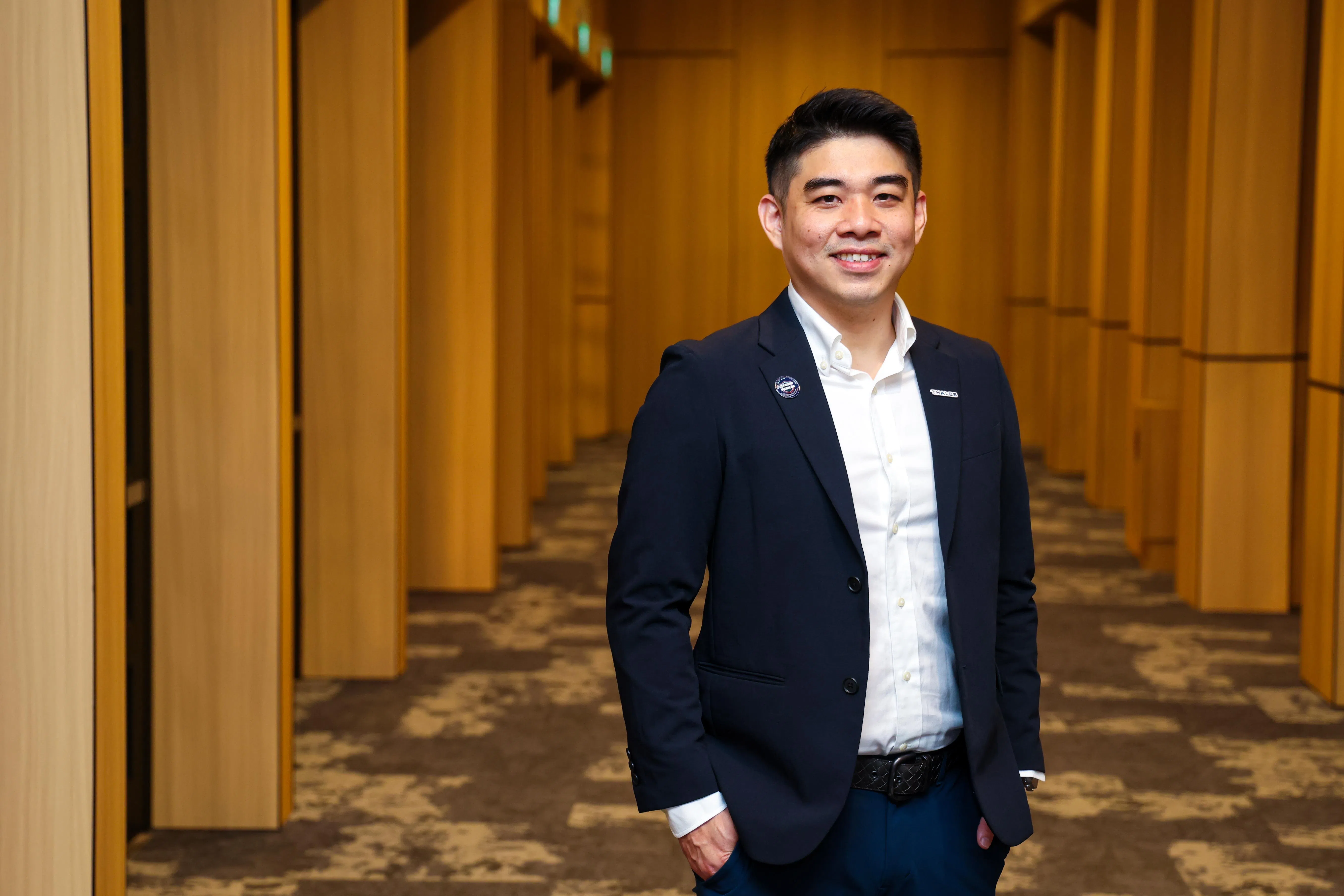 泰雷兹网络安全区域负责人谢如仁指出，随着关键基础设施面临更复杂的网络威胁，供应商也须提升自身防护水平，并通过“网络安全信任标志”等统一标准，推动整个生态系统加强网络安全能力。（林明顺摄）